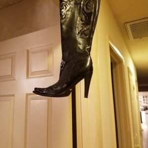 BLACK COW BOY BOOTS